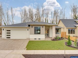 652 Parker Loop, Silverton, OR 97381