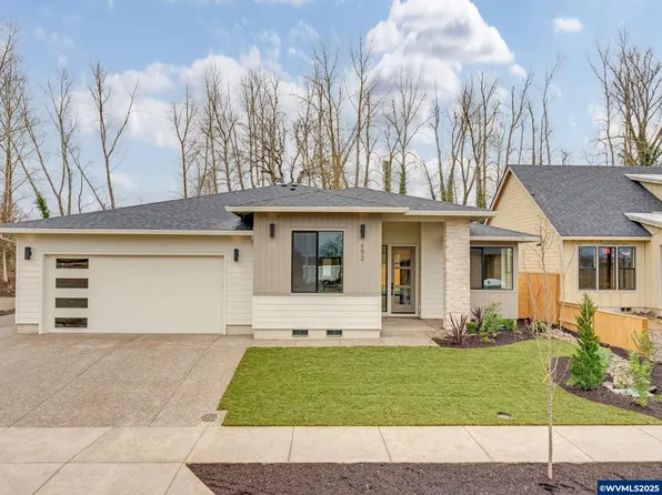 652 Parker Loop, Silverton, OR 97381