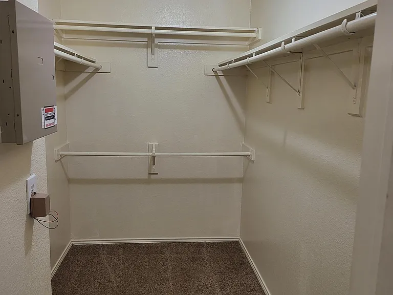 2404 Grover Cleveland Dr — Photo 11