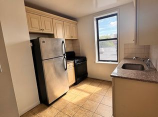 28-49 33rd St #2B, Astoria, NY 11103