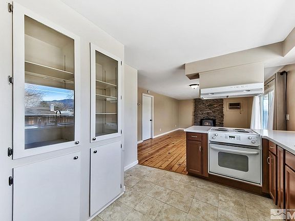 2nd image of 1402 Siskiyou Dr