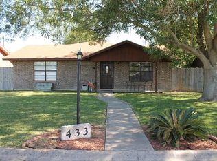 433 Windsong Dr, Uvalde, TX 78801