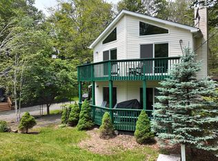 135 Tomhickon Trl, Pocono Lake, PA 18347