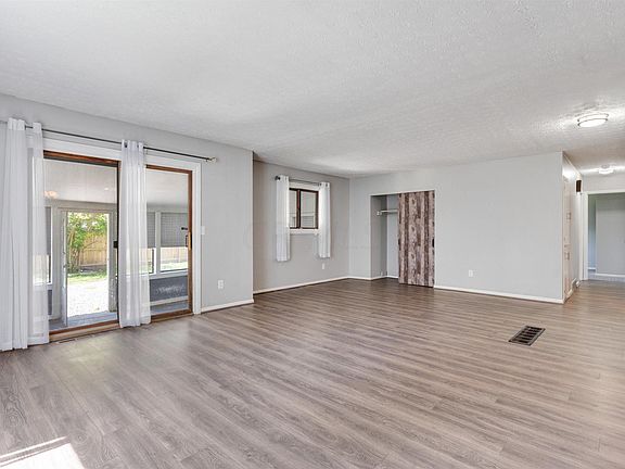 3rd image of 2071 Teakwood Dr