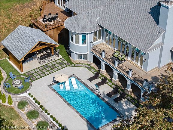 3rd image of 2901 Cliff Dr