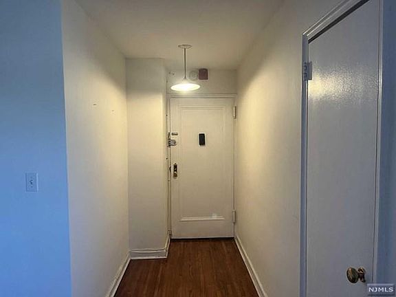 3rd image of 2340 Linwood Ave #5H-405H