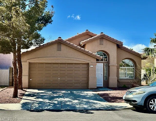 3 bed, 2.0 bath, 1477 sqft, $2,150 — Photo 1