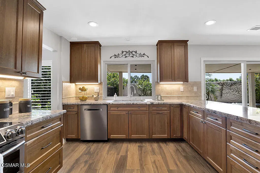 5 bed, 2300 sqft, $5,500 — Photo 1