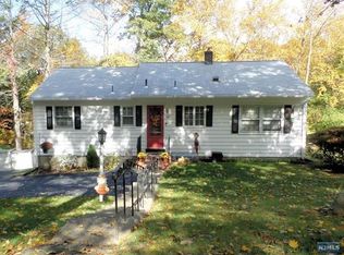 40 Ludlum Rd, Wayne, NJ 07470