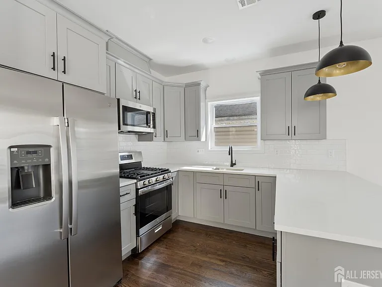 910 Bergen St #2 — Photo 4