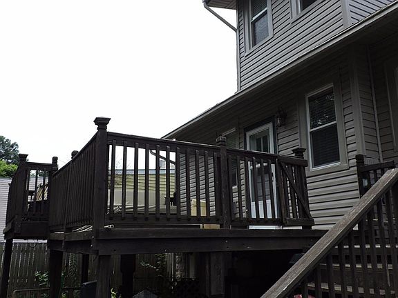 4th image of 422 W Main St
