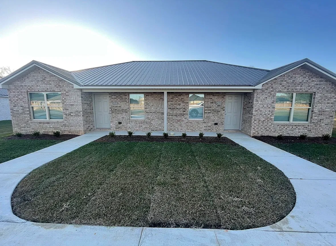 2 bed, 990 sqft, $1,450 — Photo 1