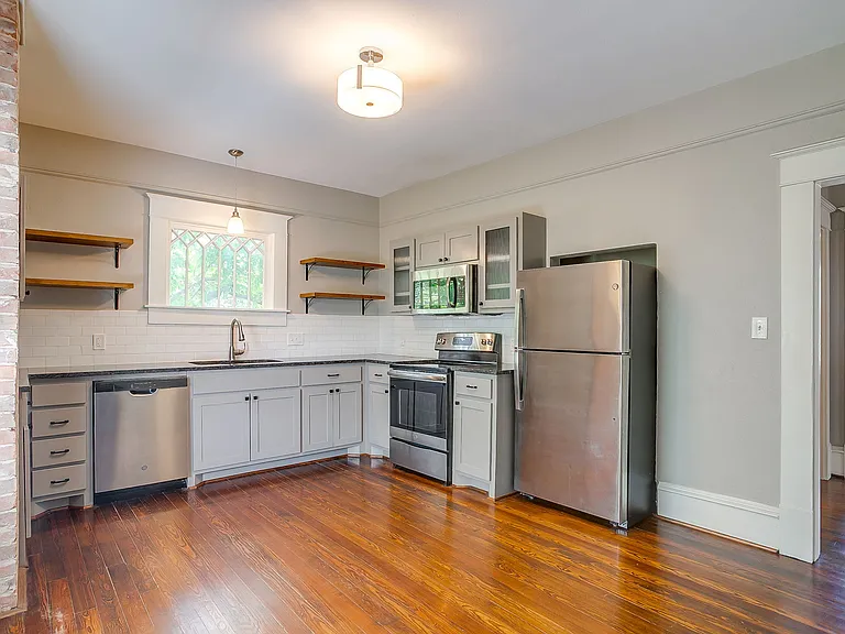 1630 Mistletoe Blvd #B — Photo 12