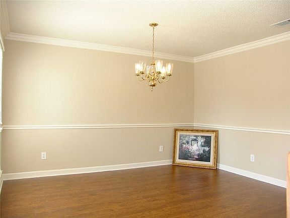 4th image of 2513 Wilma Ln