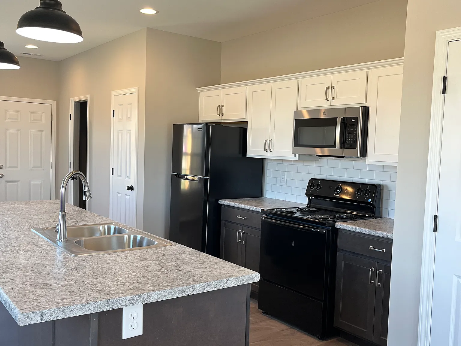 2 bed, 1.5 bath, 1260 sqft, $1,550 — Photo 3