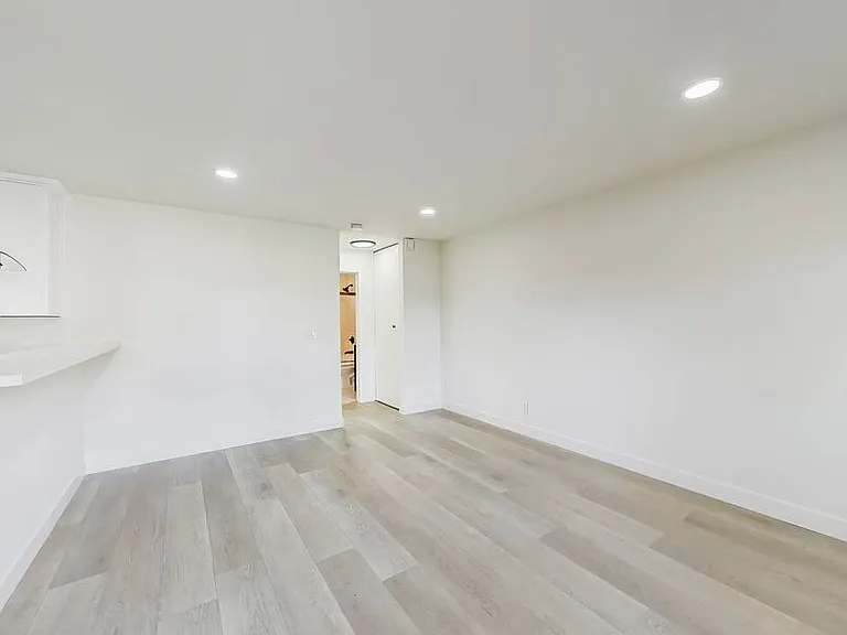 698 N Santa Cruz Avenue — Photo 17
