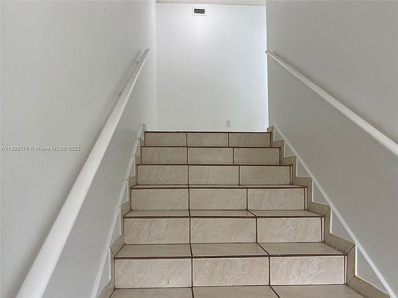 2nd image of 2510 SE 20th Pl #205-A