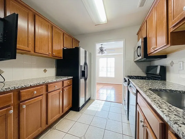 6001 Arlington Blvd #305 — Photo 9