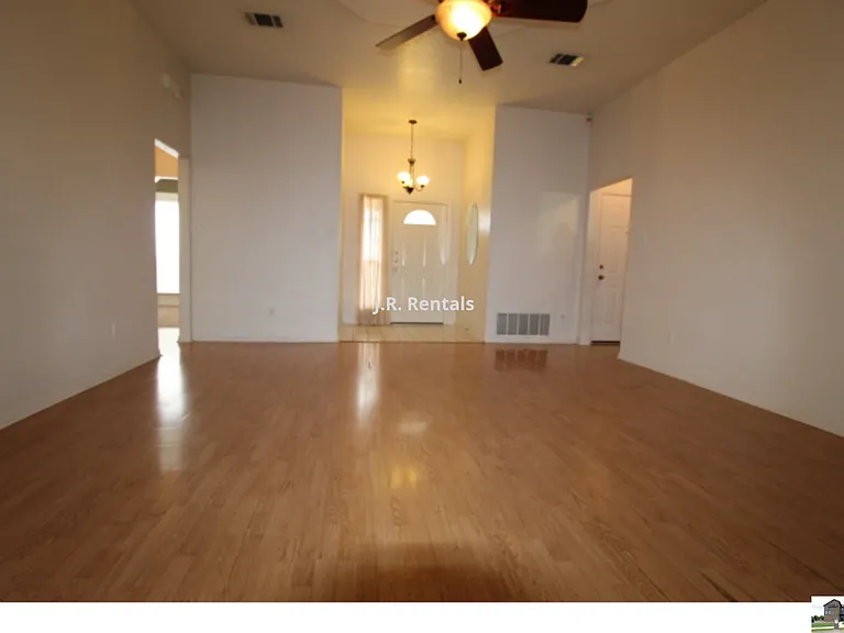 5211 James Loop — Photo 14