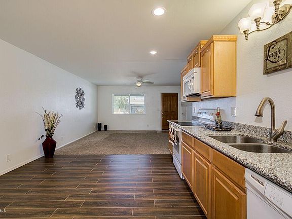 5th image of 905 E Garnet Ave
