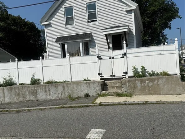 59 Livingston St, Lowell, MA 01852