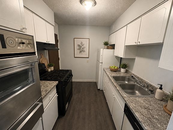 5th image of 151 N Belvedere Blvd #12
