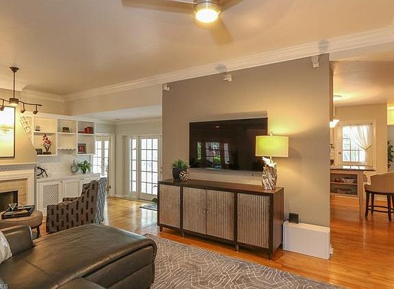 4th image of 1246 Canterbury Dr