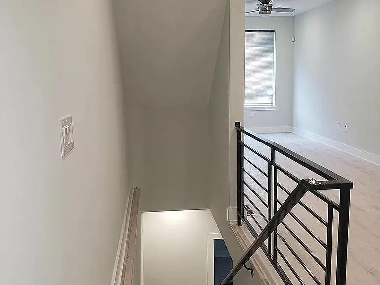 28 48th St #1 — Photo 5