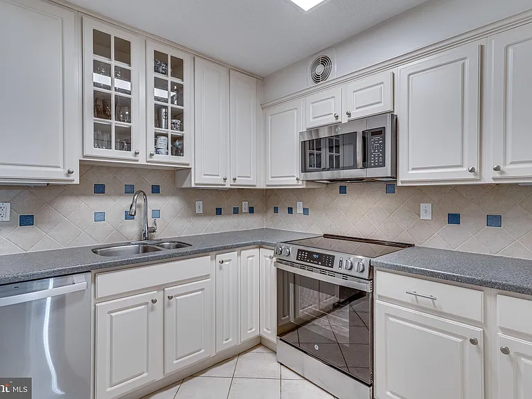 5904 Mount Eagle Dr #903 — Photo 8