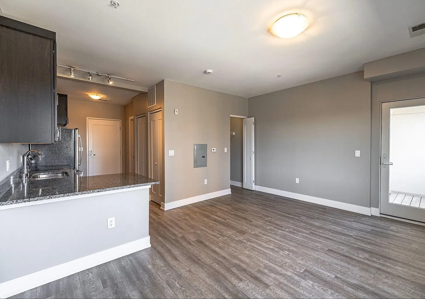 Studio, 500 sqft, $1,300 — Photo 4