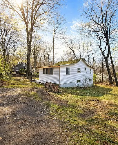 8 Woodland Cir S Photo 1