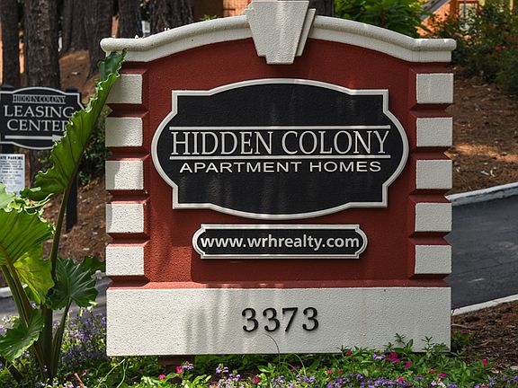 Hidden Colony Apartments Exterior Sign