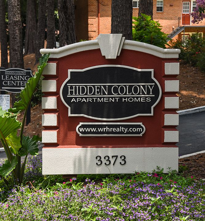 Hidden Colony Apartments Exterior Sign
