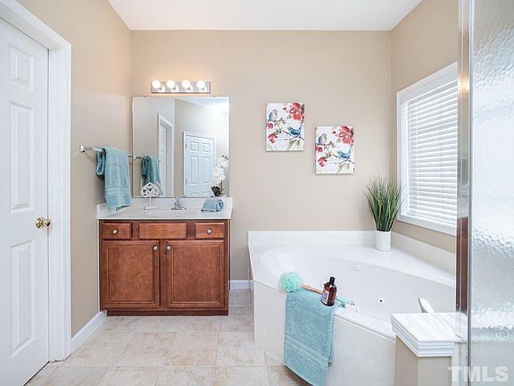 5th image of 4704 Carmen Ln