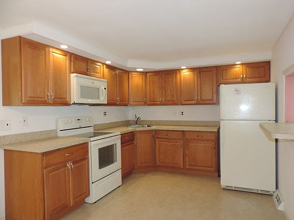 3rd image of 1604 Brentwood Dr
