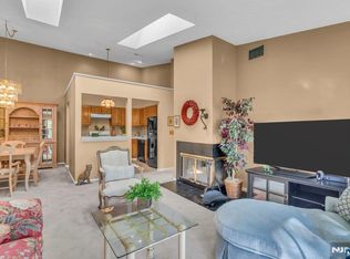 212 Larch Ln, Mahwah, NJ 07430