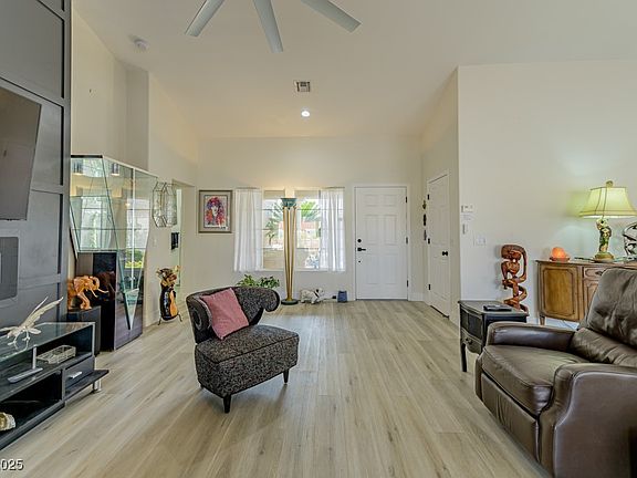 3rd image of 9900 Rosamond Dr