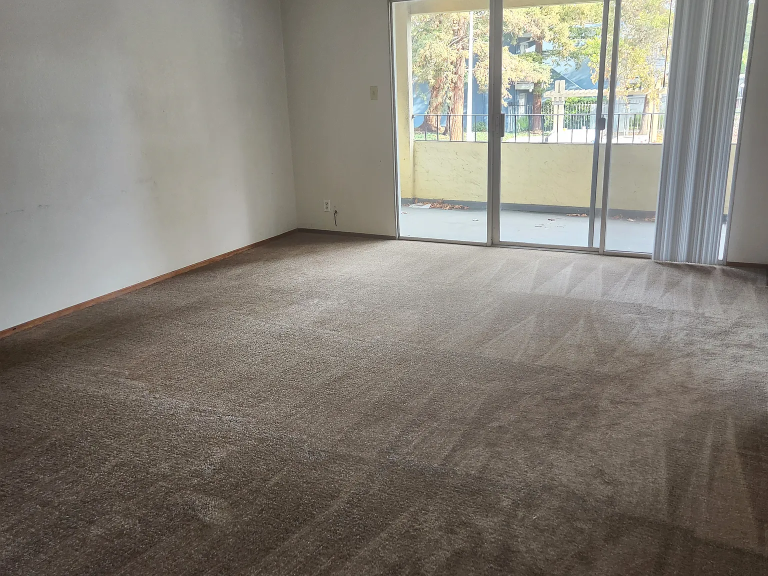 3 bed, 1200 sqft, $3,400 — Photo 1