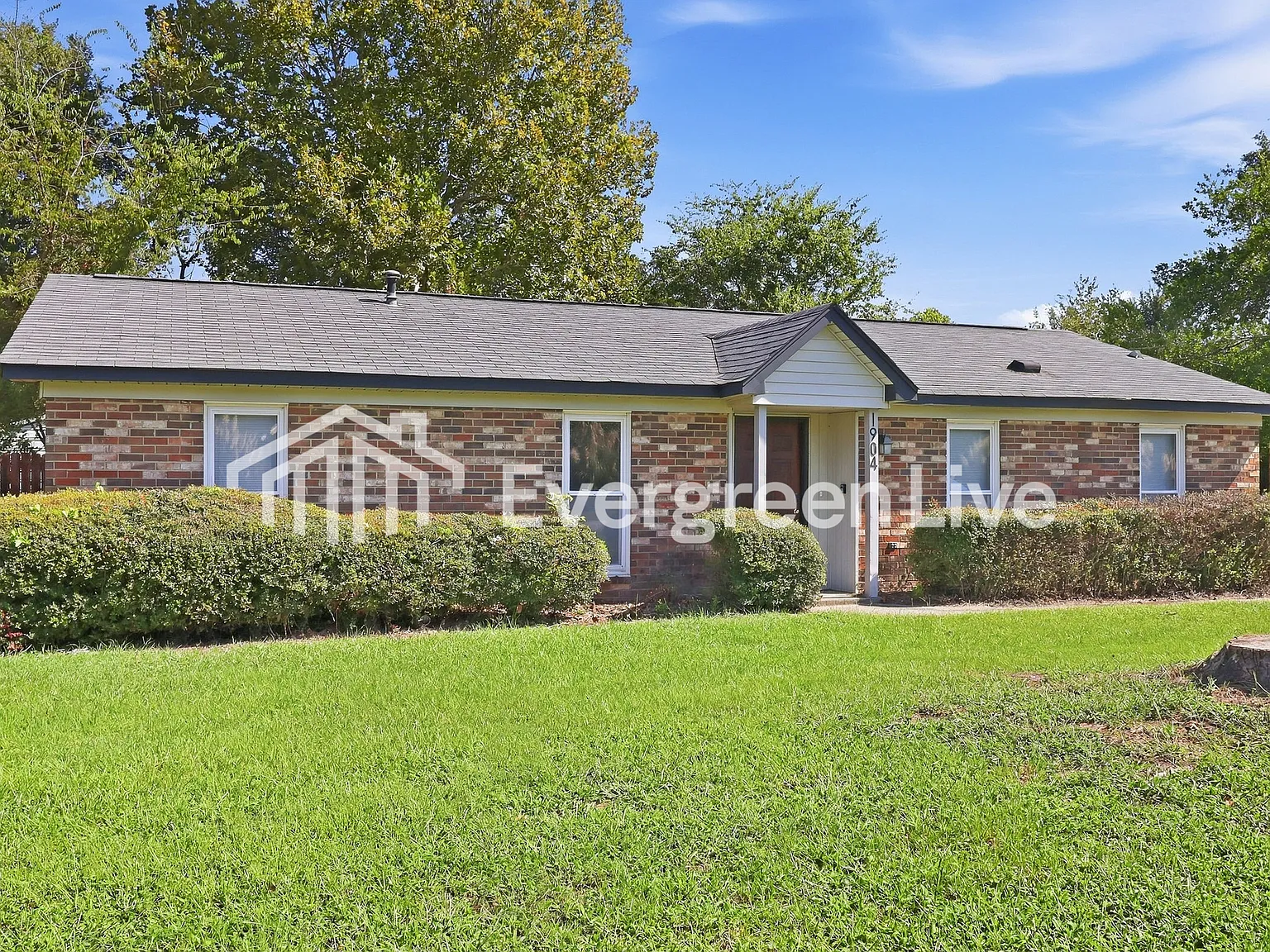 3 bed, 2.0 bath, 1418 sqft, $1,295 — Photo 2