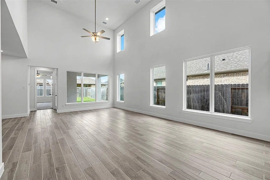 4 bed, 3.5 bath, 2600 sqft, $3,150 — Photo 4