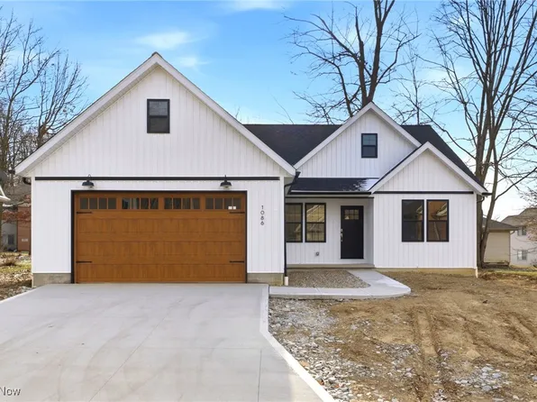 1086 Saint Andrews Ct, Akron, OH 44312