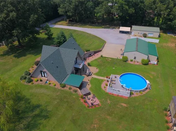 800 Old Broughton Rd, Eldorado, IL 62930