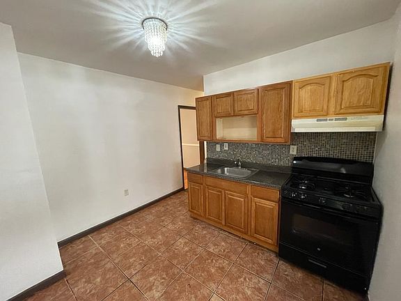 5th image of 209 Columbia Ave #1A