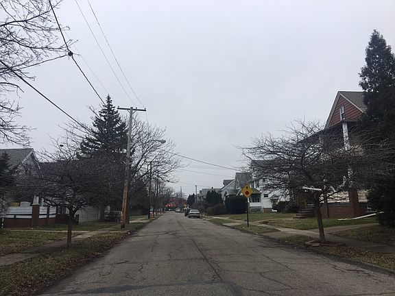 5th image of 19512 Shawnee Ave