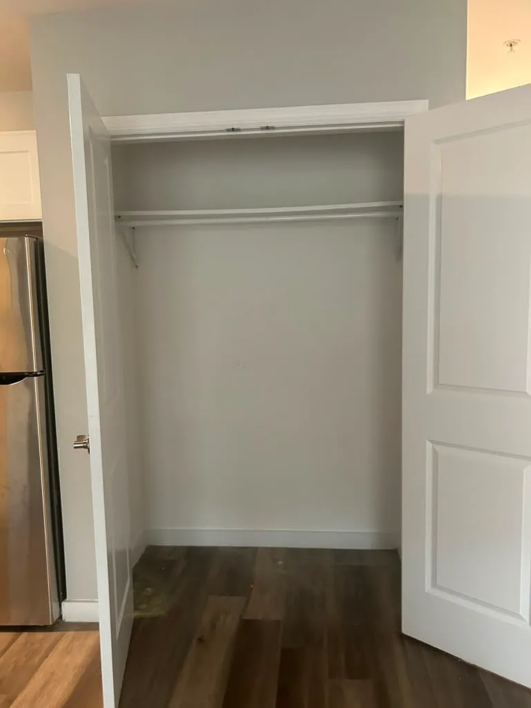 3 bed, $2,372 — Photo 4
