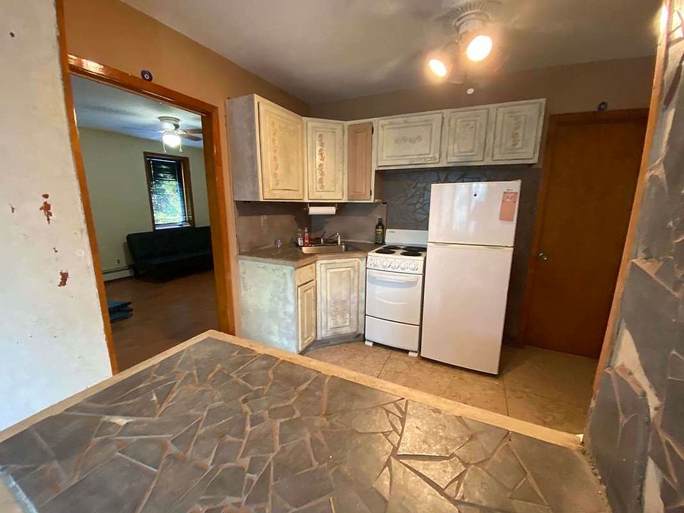 2nd image of 409 Cornelia Ave Floor 1