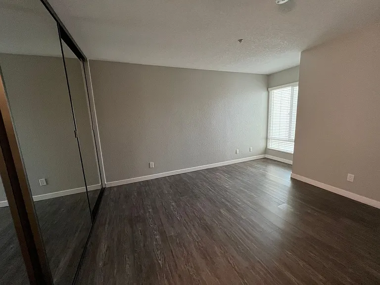 River House Apartments — Photo 63