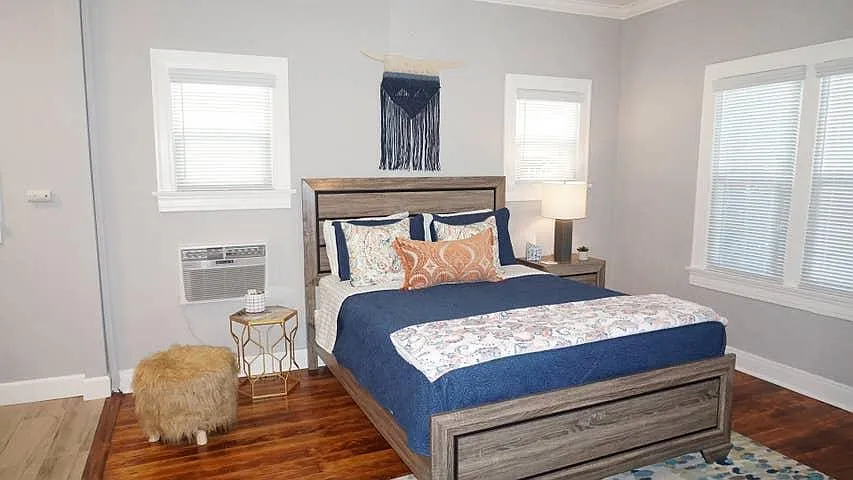 Building Photo - 5433 Harold Way #104