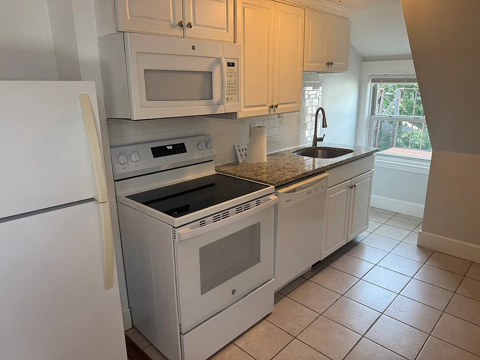 32 Paul Revere Rd #3