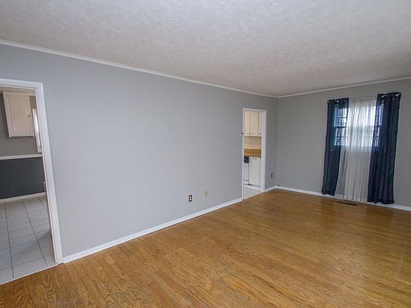 5th image of 3087 W 146th St